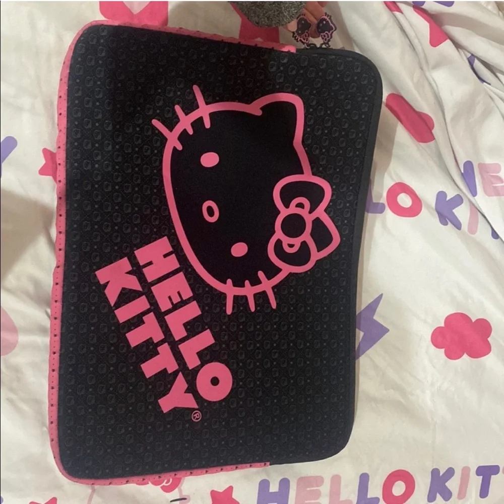 Authentic Hello kitty lap top case - Picture 1 of 7